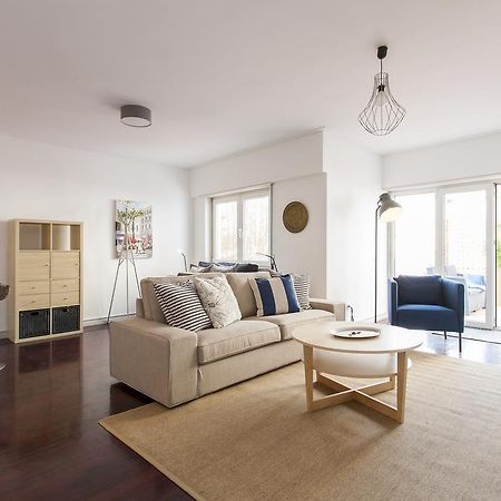 Joivy Superb 1-Bed Apt With Workspace And Terrace, Close To Avenida Da Liberdade リスボン エクステリア 写真
